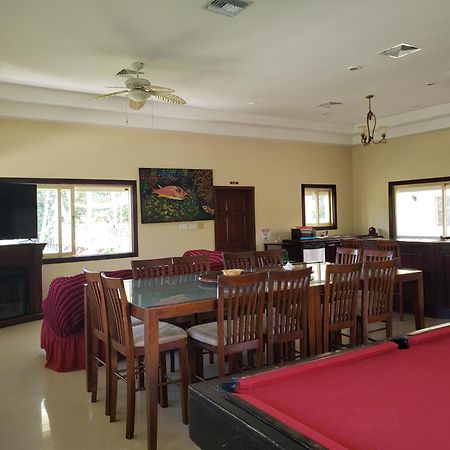 Seaside Chateau Resort Belize City Esterno foto
