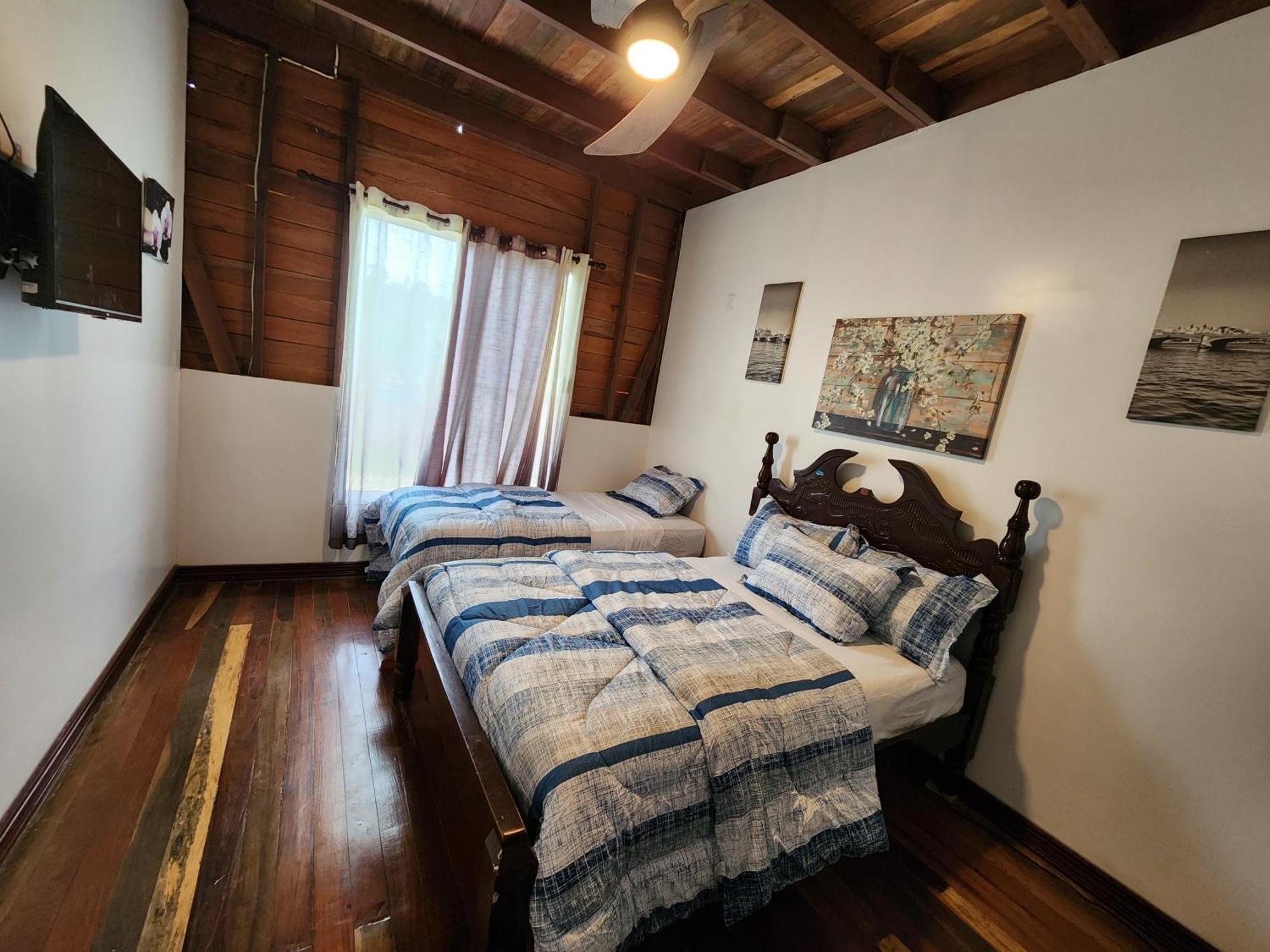 Seaside Chateau Resort Belize City Esterno foto