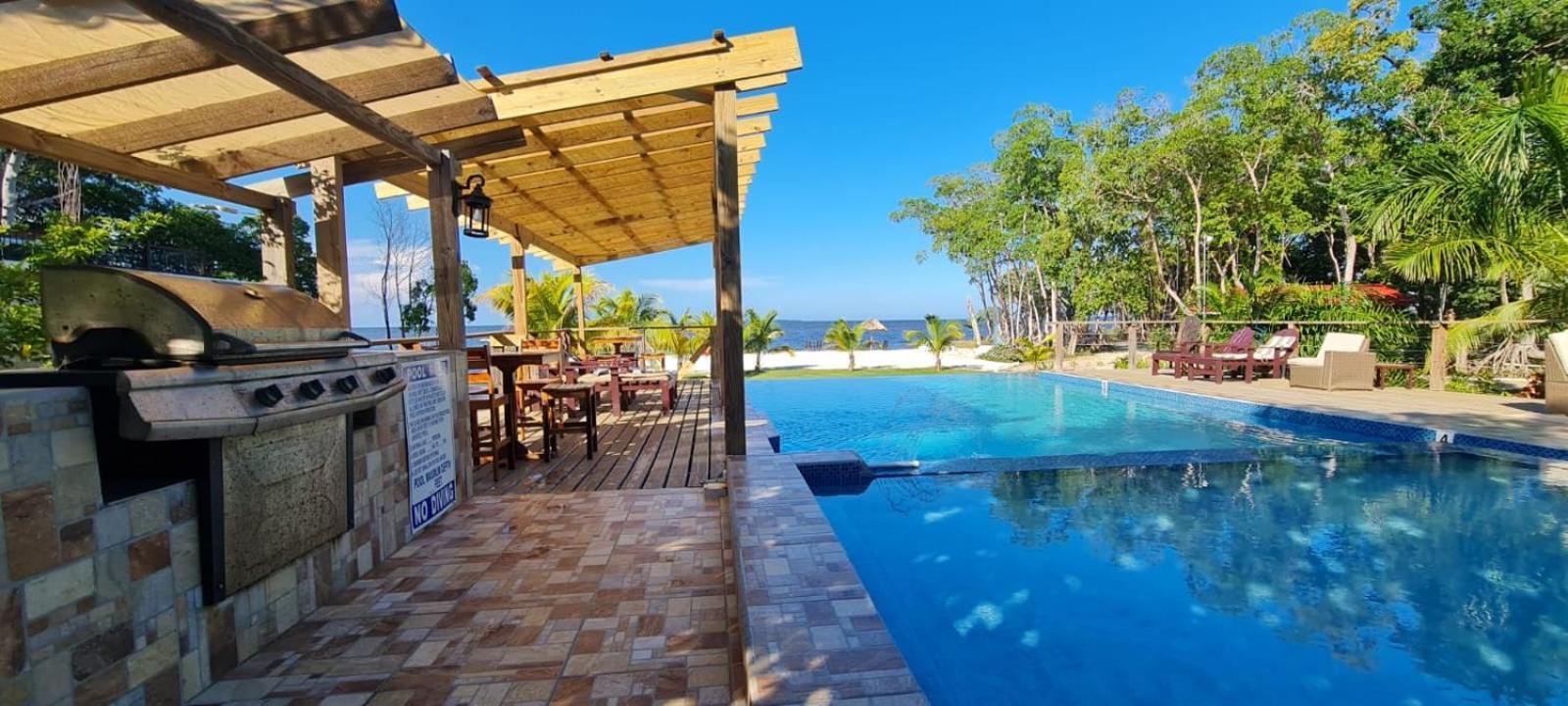 Seaside Chateau Resort Belize City Esterno foto
