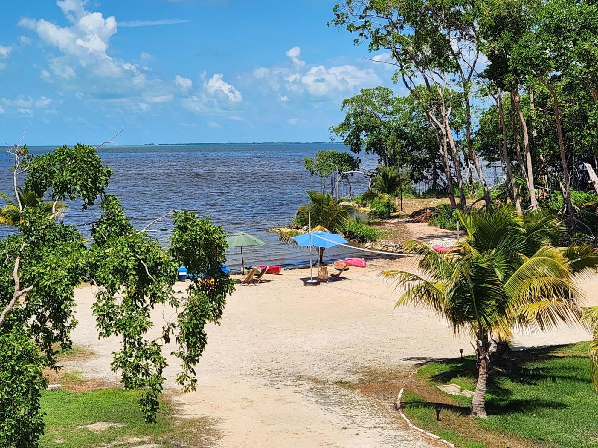 Seaside Chateau Resort Belize City Esterno foto