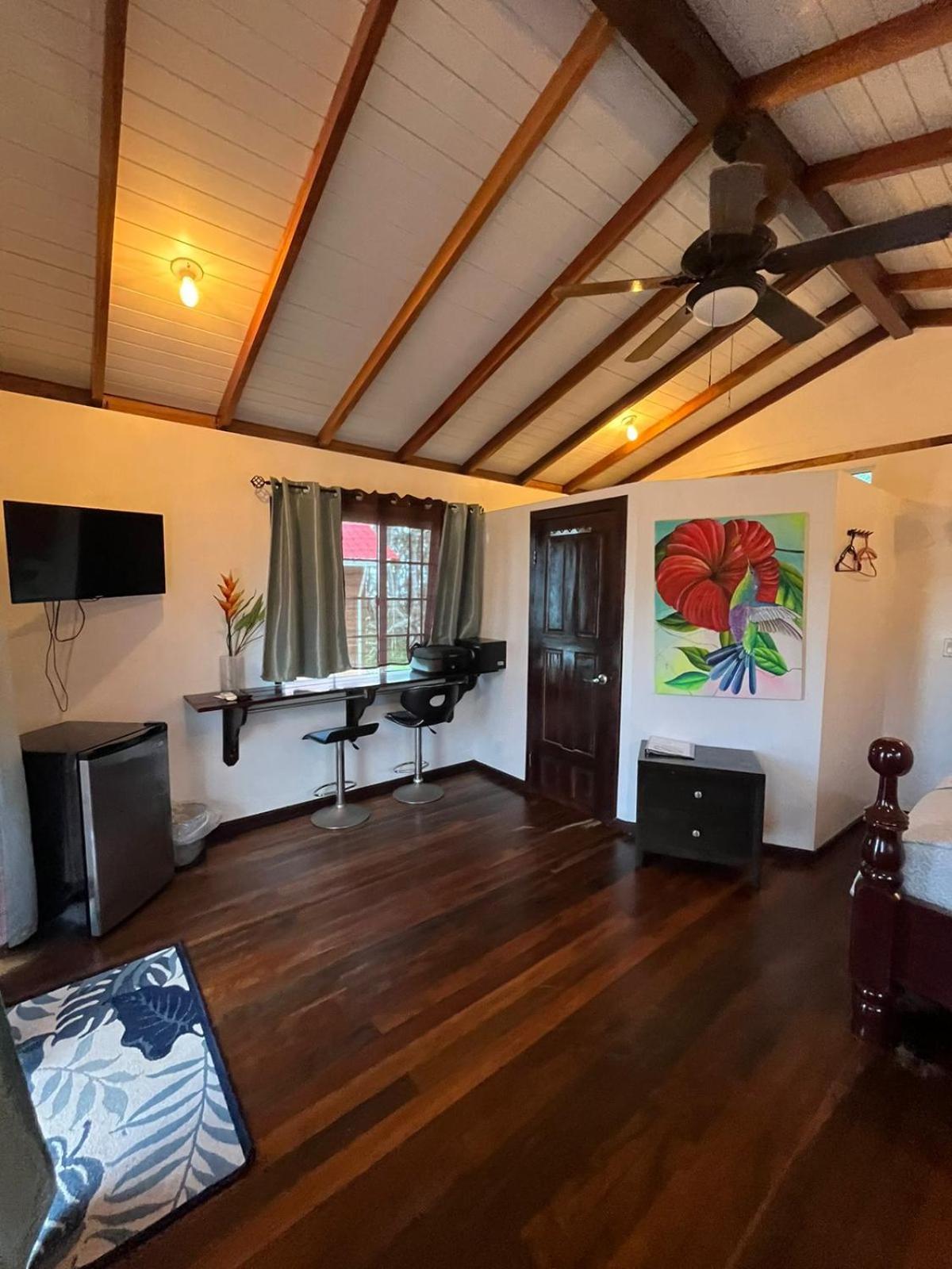 Seaside Chateau Resort Belize City Esterno foto