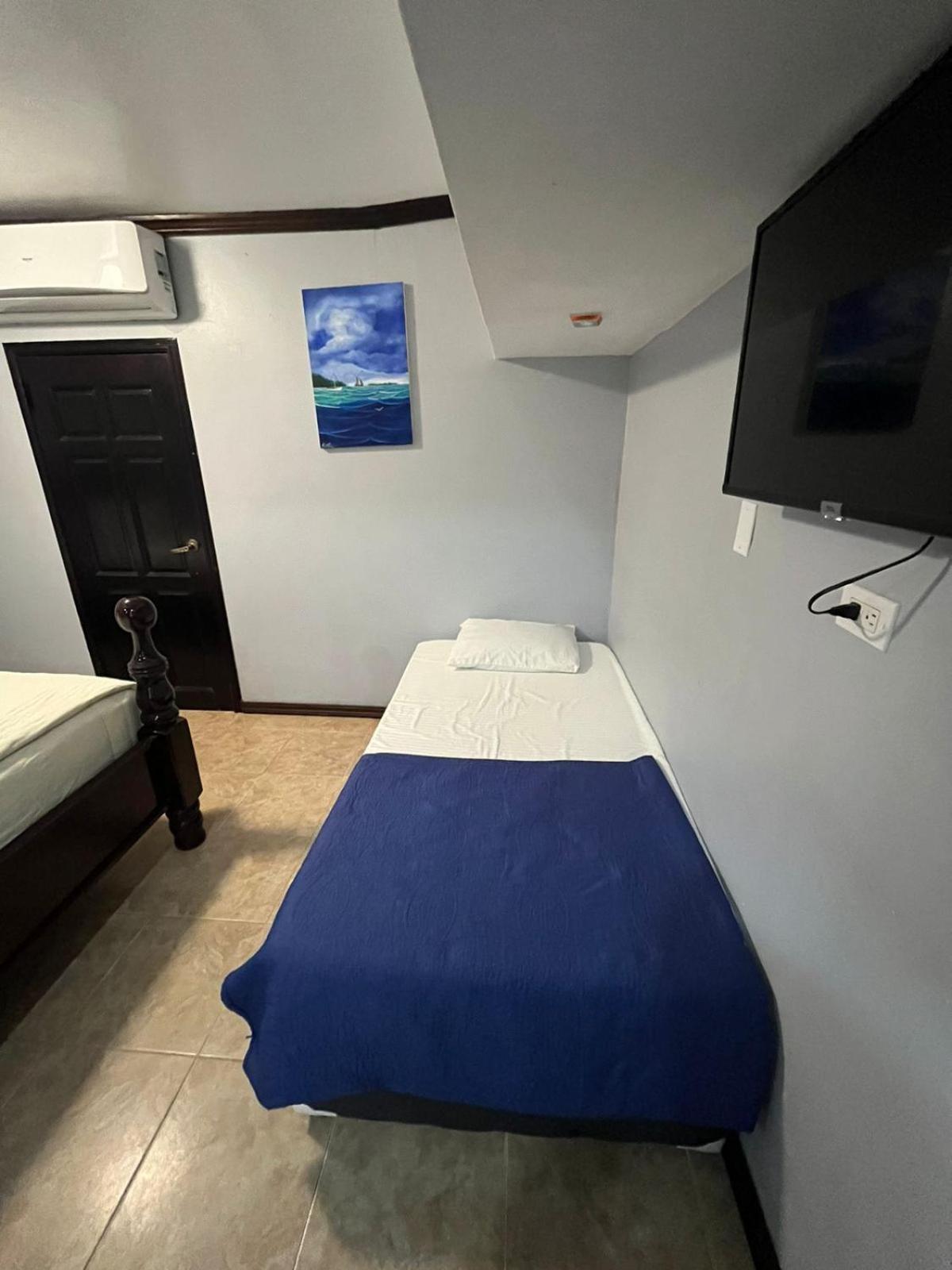 Seaside Chateau Resort Belize City Esterno foto