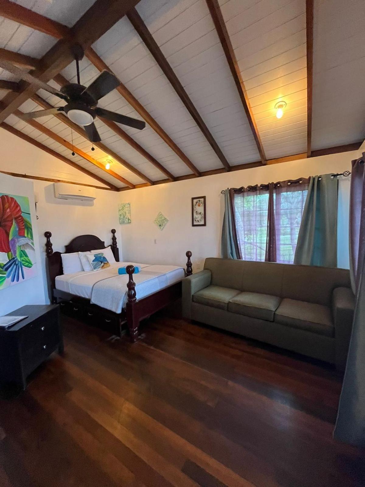 Seaside Chateau Resort Belize City Esterno foto