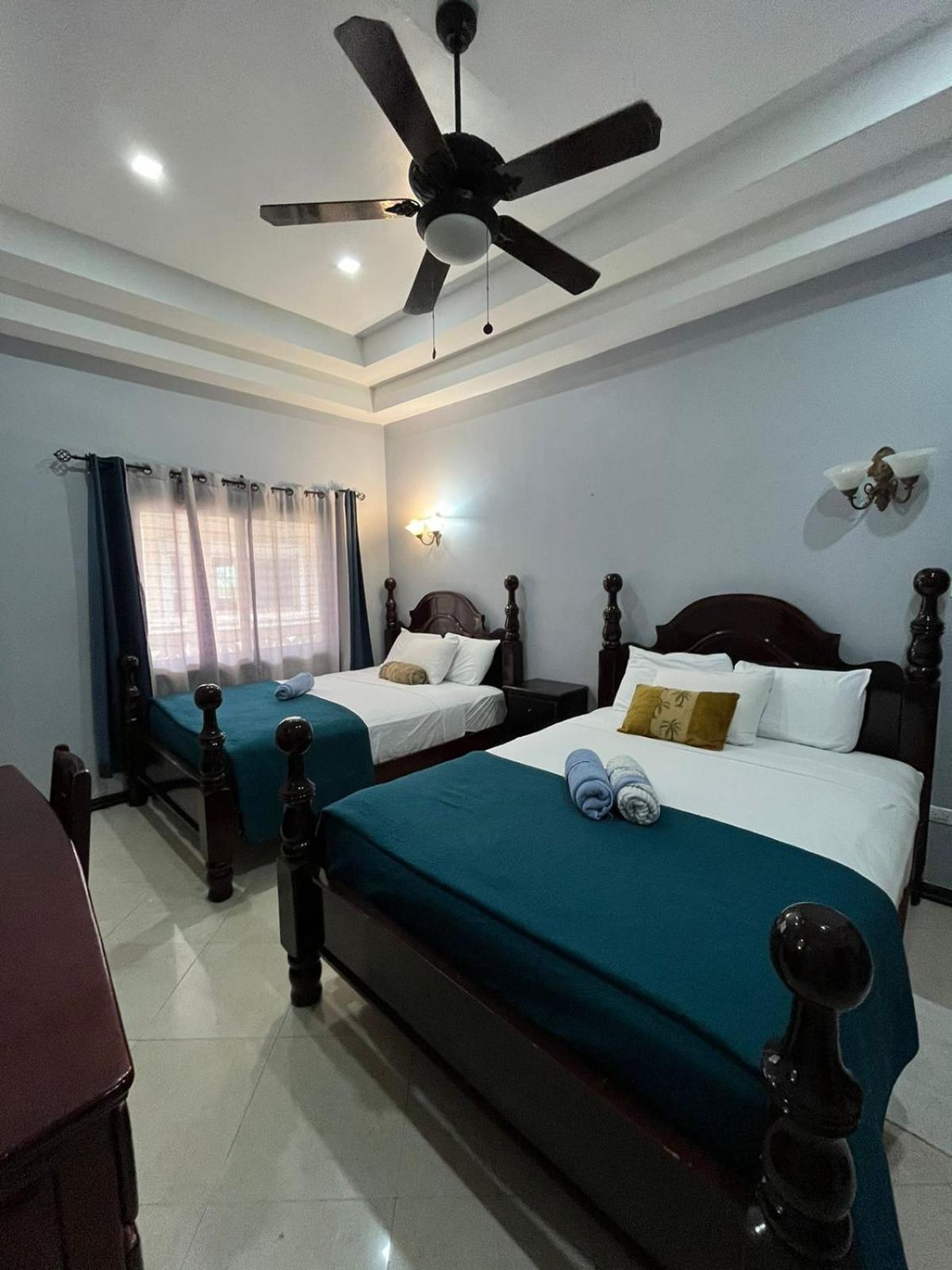 Seaside Chateau Resort Belize City Esterno foto