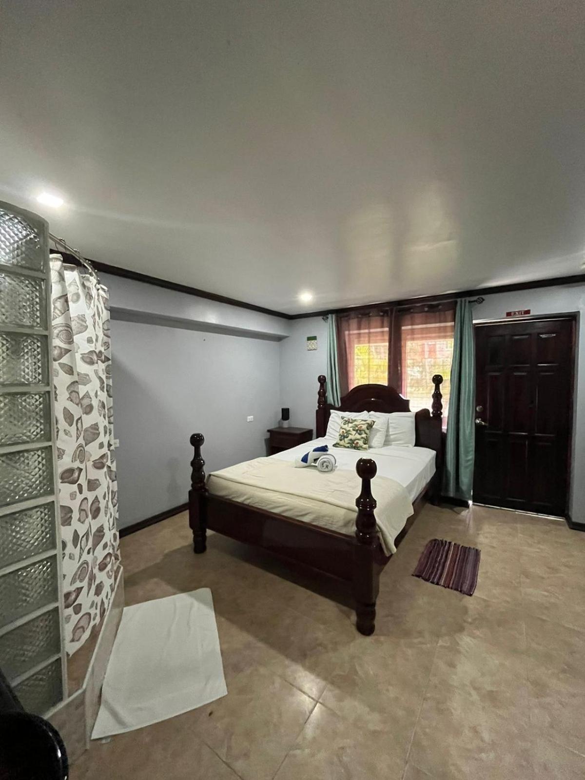 Seaside Chateau Resort Belize City Esterno foto