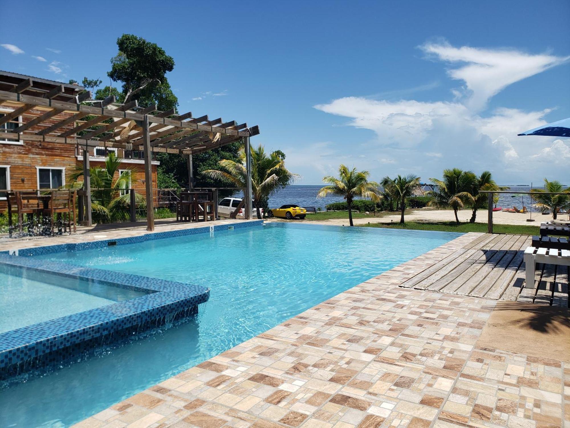 Seaside Chateau Resort Belize City Esterno foto
