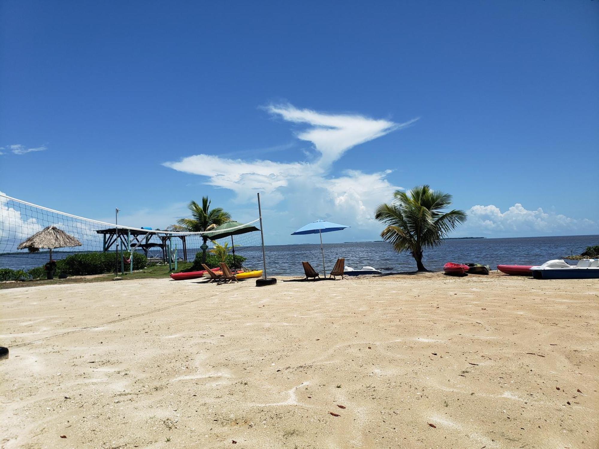 Seaside Chateau Resort Belize City Esterno foto